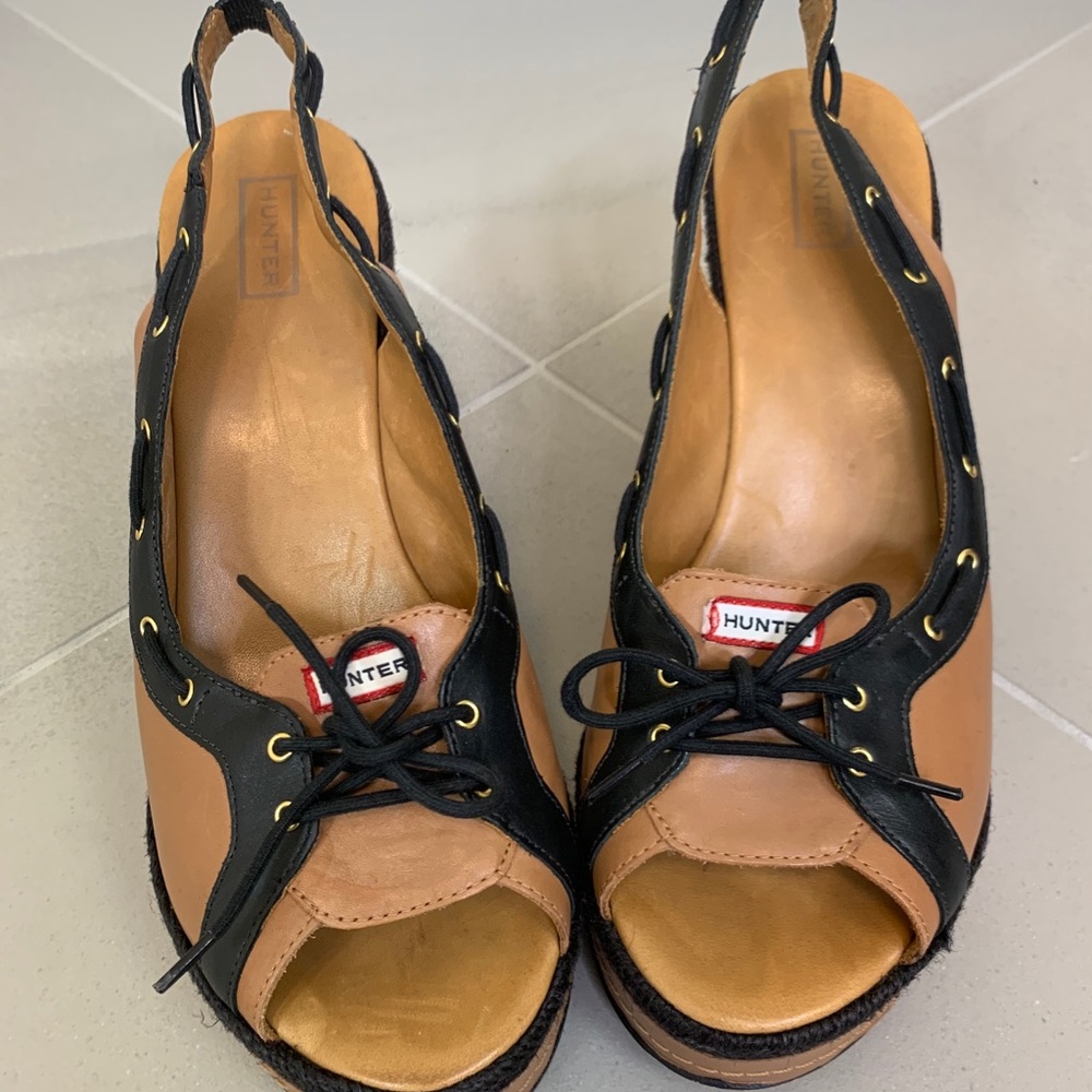 Hunter Abaco Wedge Peep Toe Sandal - Picture 3 of 9